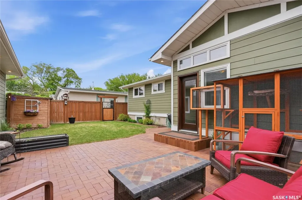 328 Carleton Drive Saskatoon SK S7H 4C1
