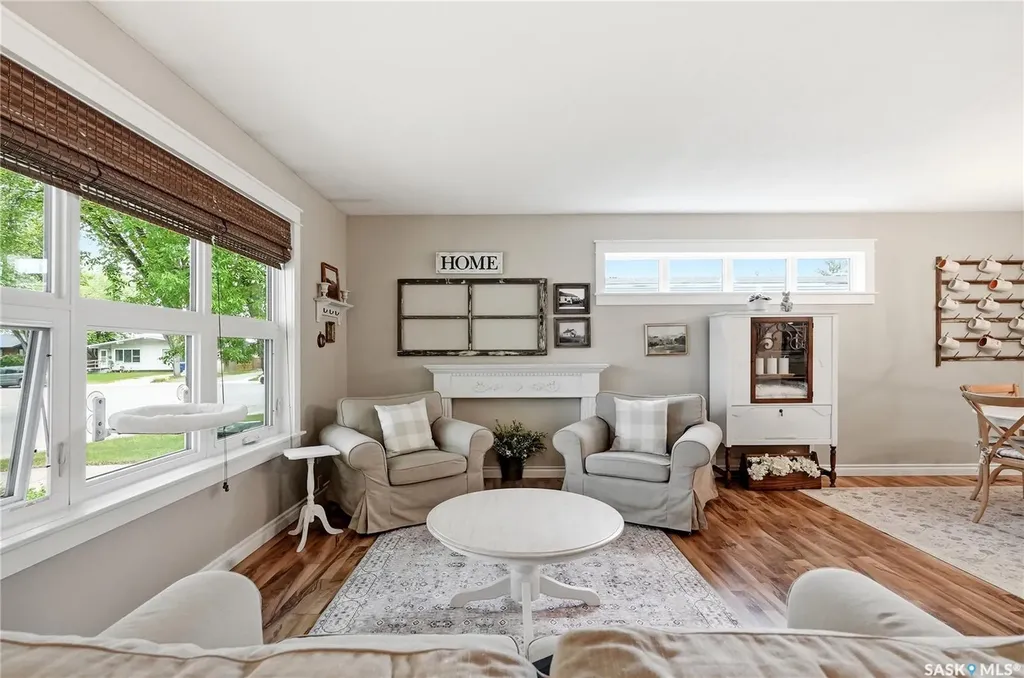 328 Carleton Drive Saskatoon SK S7H 4C1