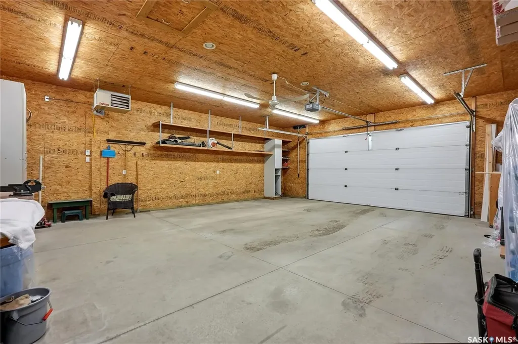 328 Carleton Drive Saskatoon SK S7H 4C1
