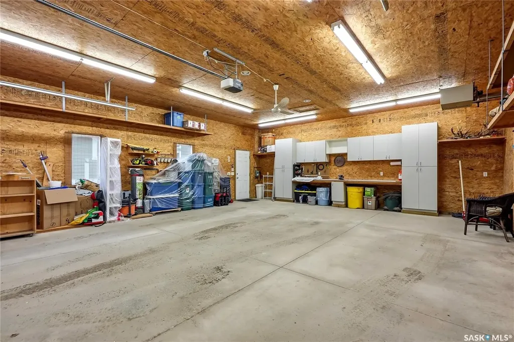 328 Carleton Drive Saskatoon SK S7H 4C1