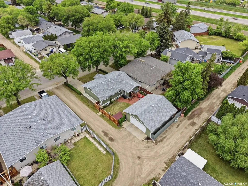 328 Carleton Drive Saskatoon SK S7H 4C1