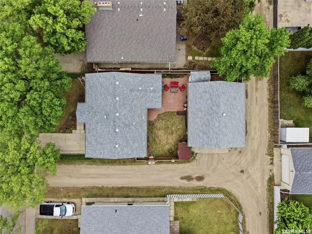 328 Carleton Drive Saskatoon SK S7H 4C1