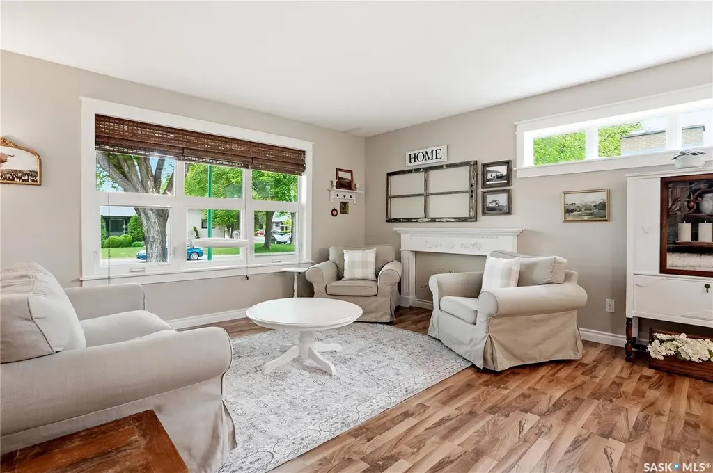 328 Carleton Drive Saskatoon SK S7H 4C1