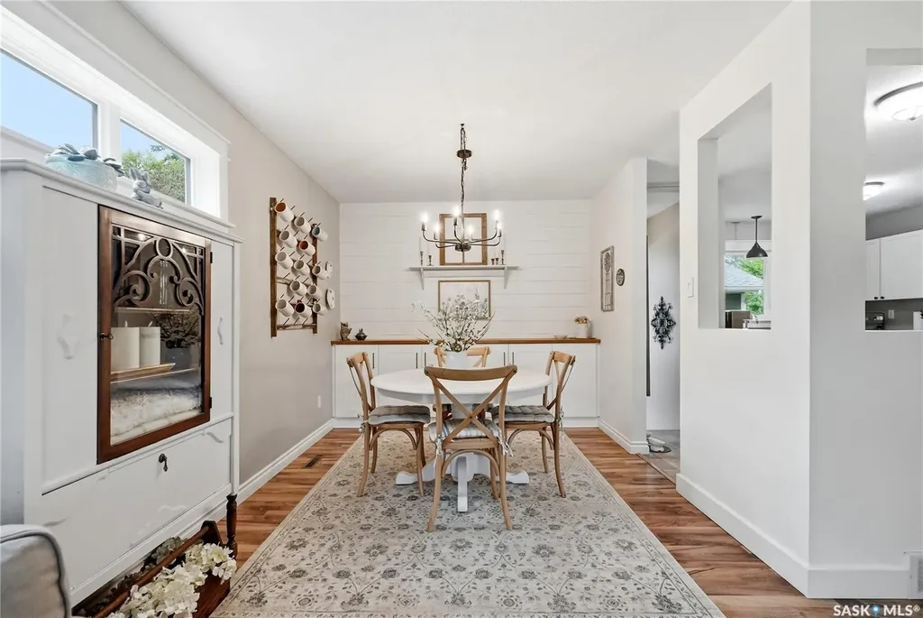 328 Carleton Drive Saskatoon SK S7H 4C1