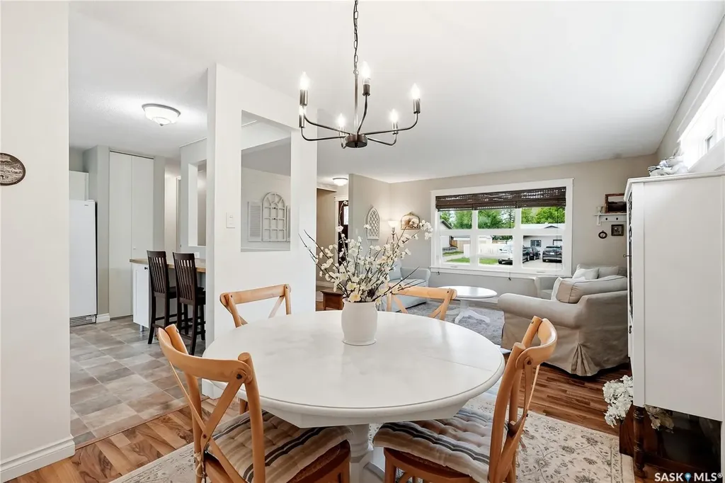 328 Carleton Drive Saskatoon SK S7H 4C1