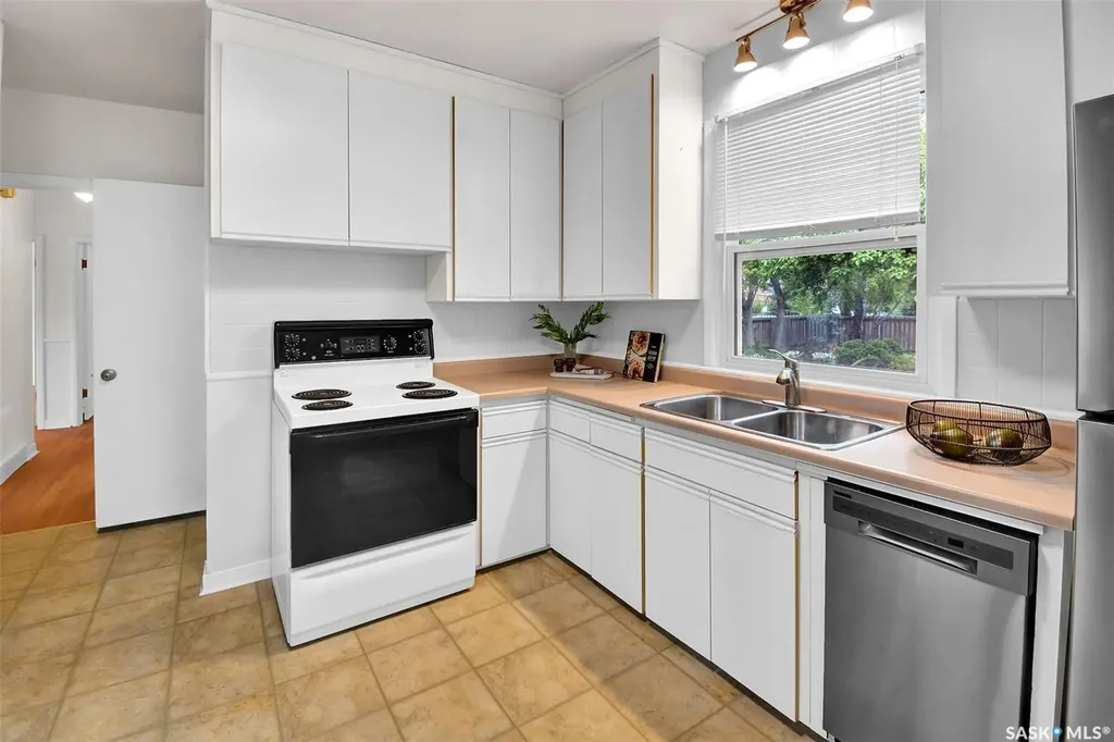 1401 Cumberland Avenue S Saskatoon SK S7H 2L9