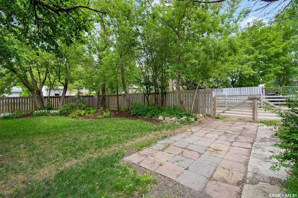 1401 Cumberland Avenue S Saskatoon SK S7H 2L9