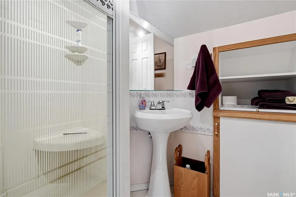 21 Pelican Street W Wood River Rm No. 74 SK S0H 2K0