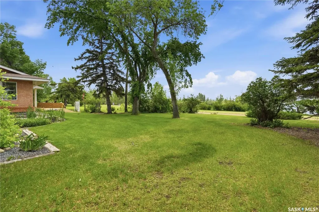 21 Pelican Street W Wood River Rm No. 74 SK S0H 2K0