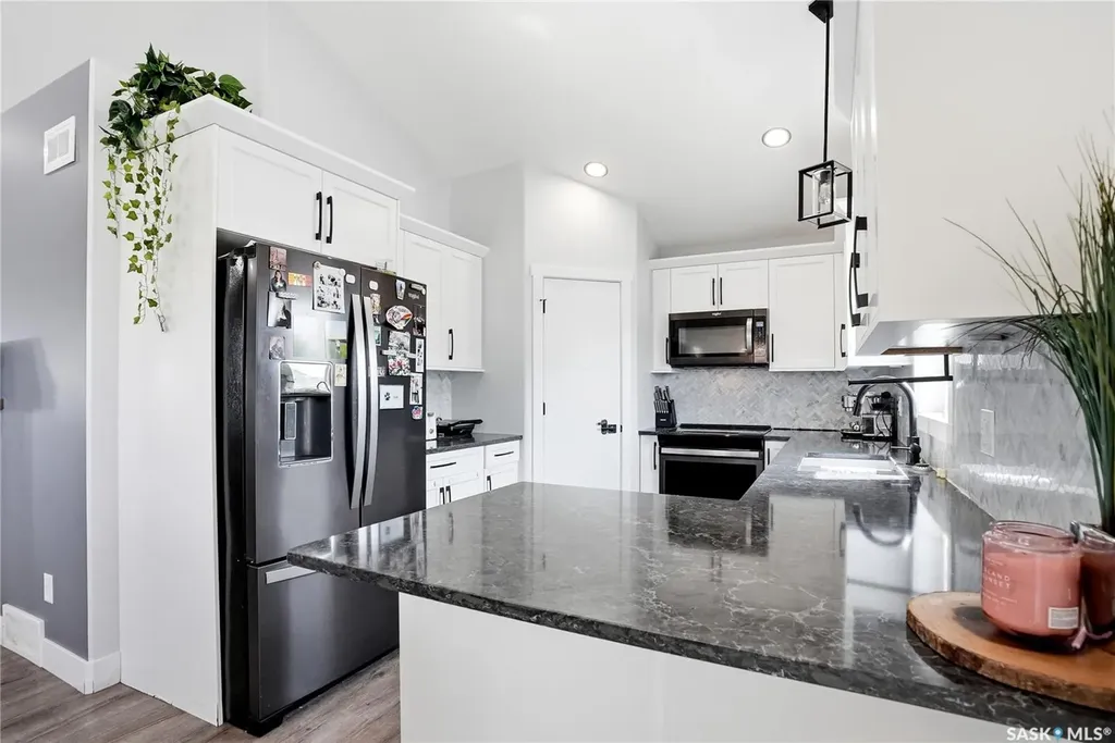 172 Thakur Street Saskatoon SK S7W 1C4