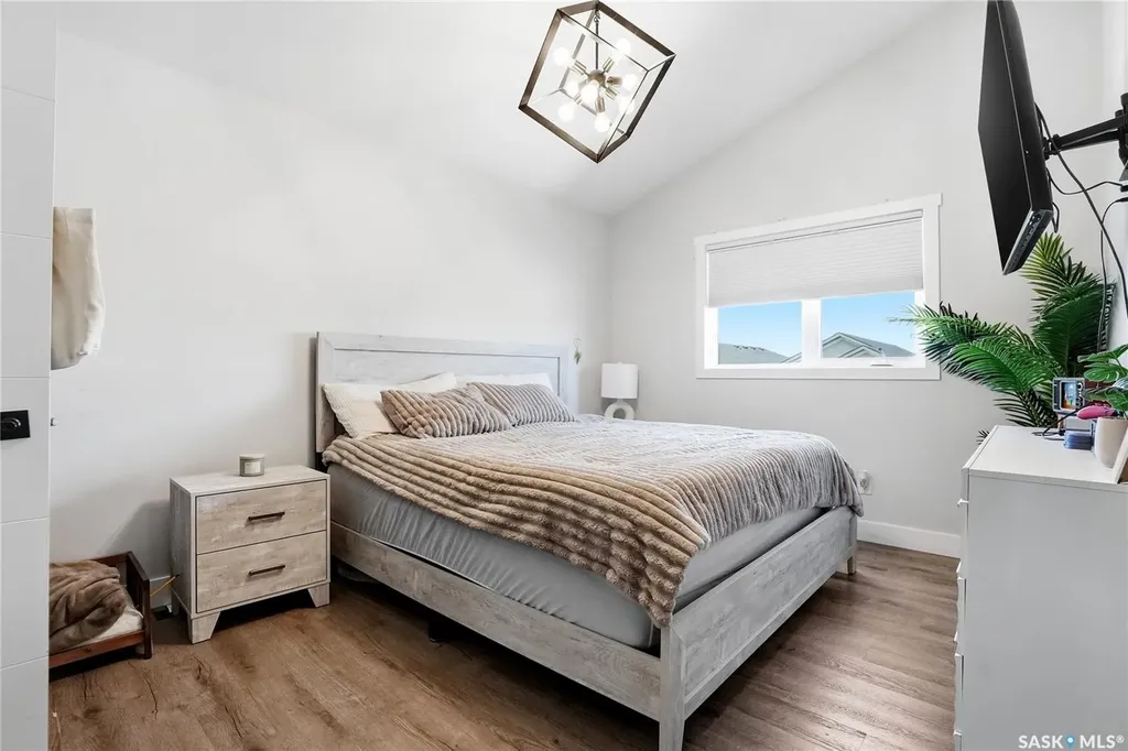 172 Thakur Street Saskatoon SK S7W 1C4