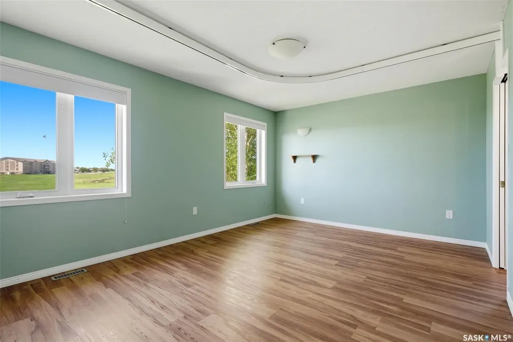 3407 Bishop Crescent E Regina SK S4Z 1A1