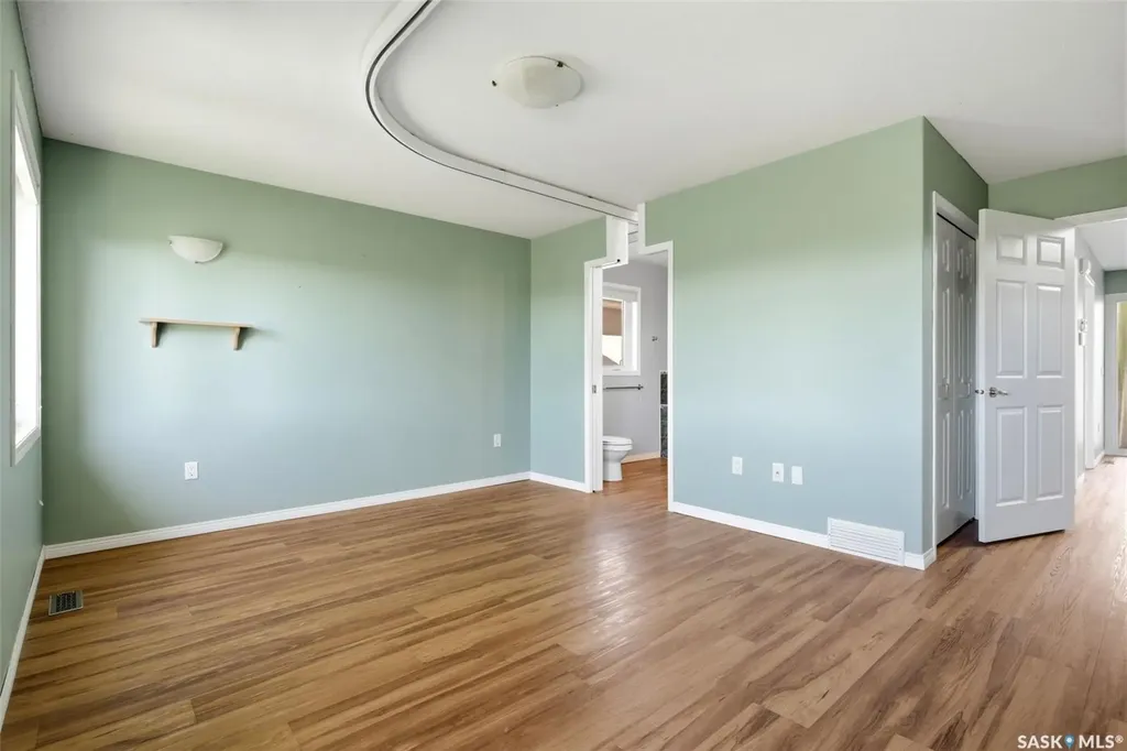 3407 Bishop Crescent E Regina SK S4Z 1A1