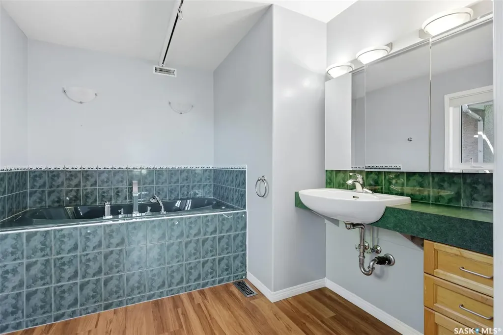 3407 Bishop Crescent E Regina SK S4Z 1A1