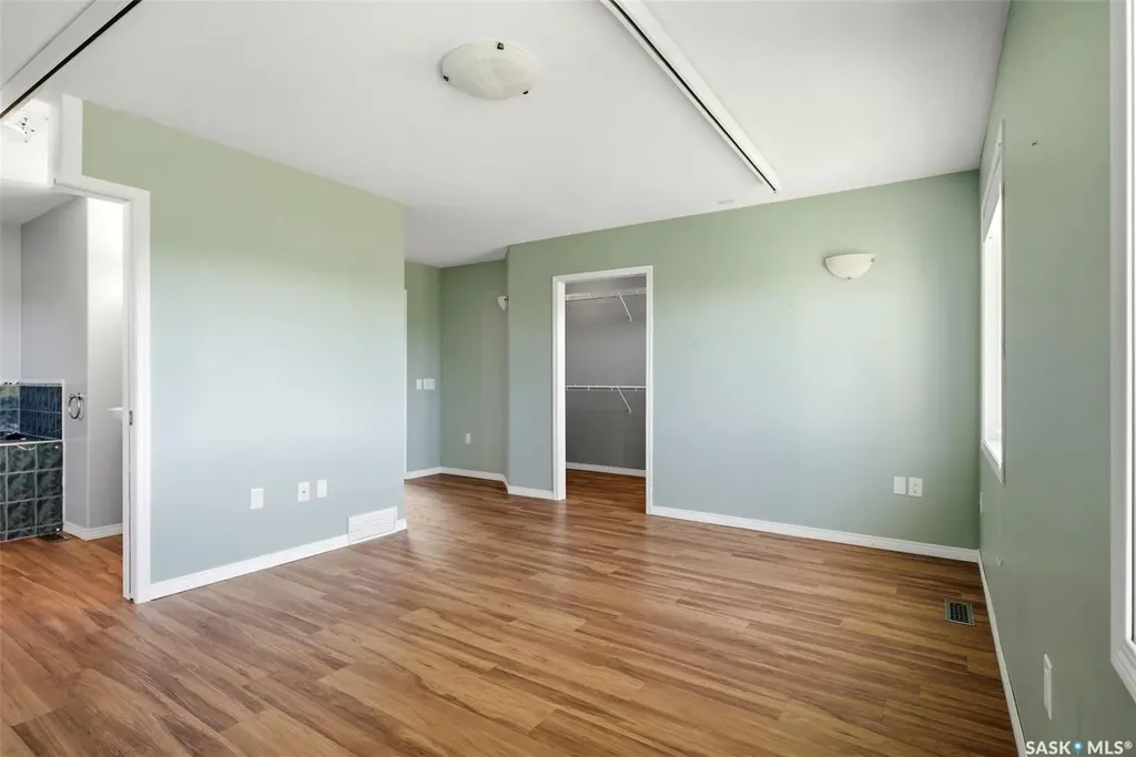 3407 Bishop Crescent E Regina SK S4Z 1A1