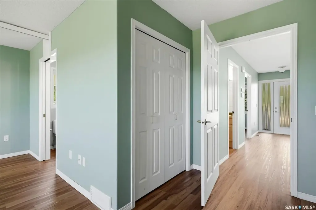 3407 Bishop Crescent E Regina SK S4Z 1A1