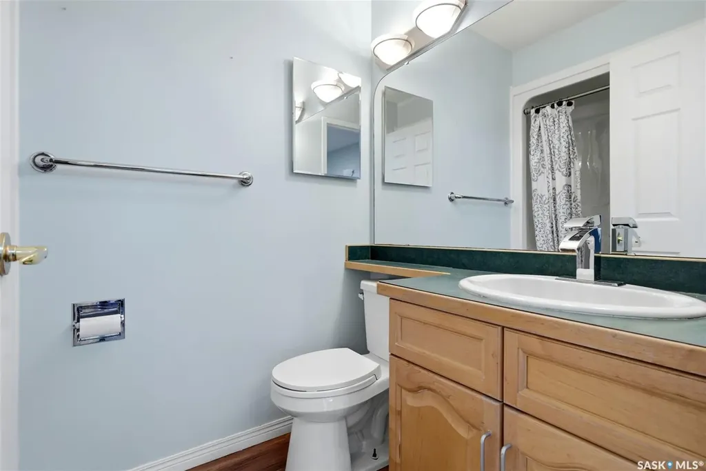 3407 Bishop Crescent E Regina SK S4Z 1A1