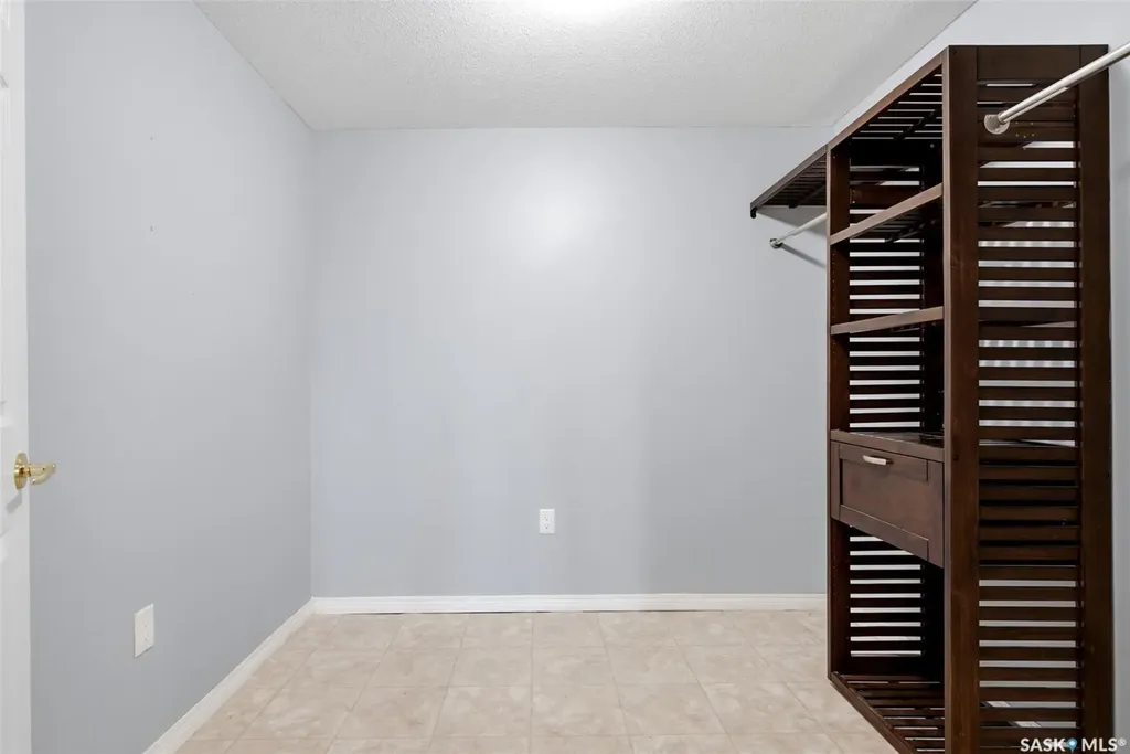 3407 Bishop Crescent E Regina SK S4Z 1A1