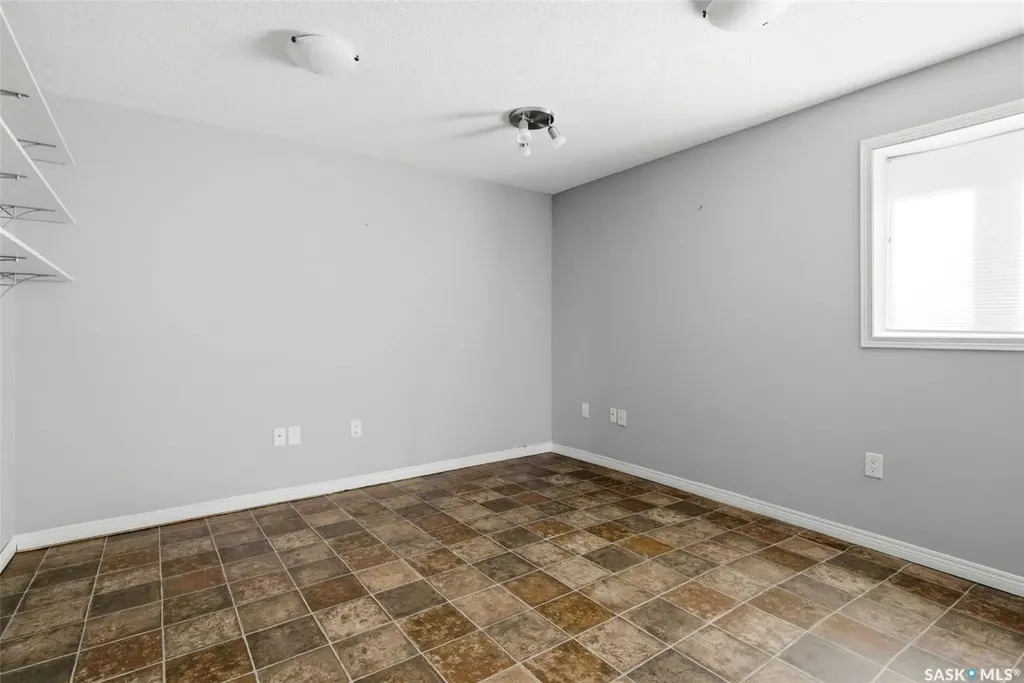 3407 Bishop Crescent E Regina SK S4Z 1A1