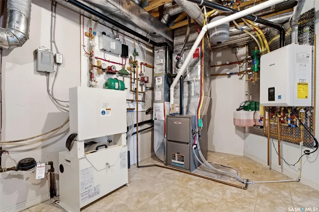 3407 Bishop Crescent E Regina SK S4Z 1A1