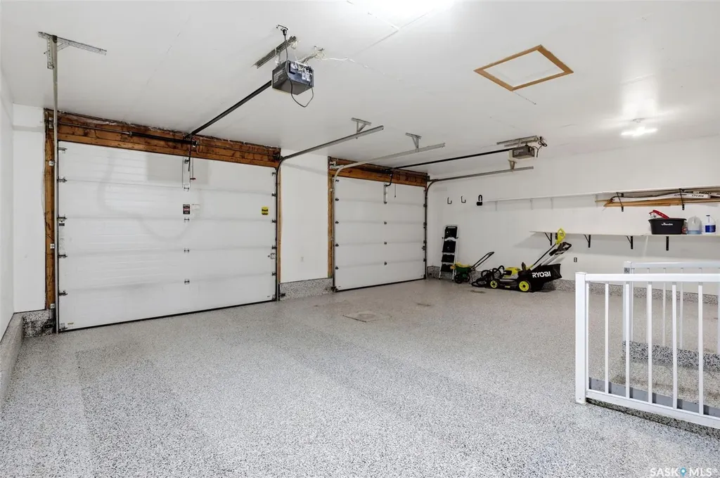 3407 Bishop Crescent E Regina SK S4Z 1A1