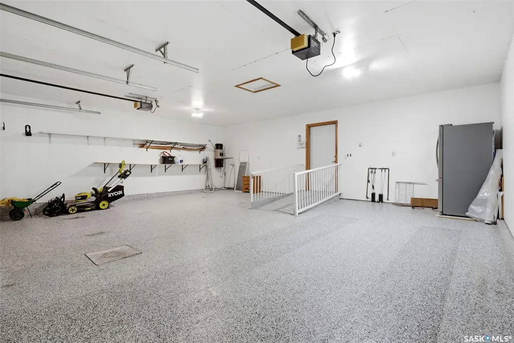 3407 Bishop Crescent E Regina SK S4Z 1A1