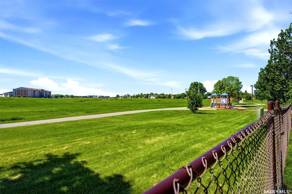 3407 Bishop Crescent E Regina SK S4Z 1A1