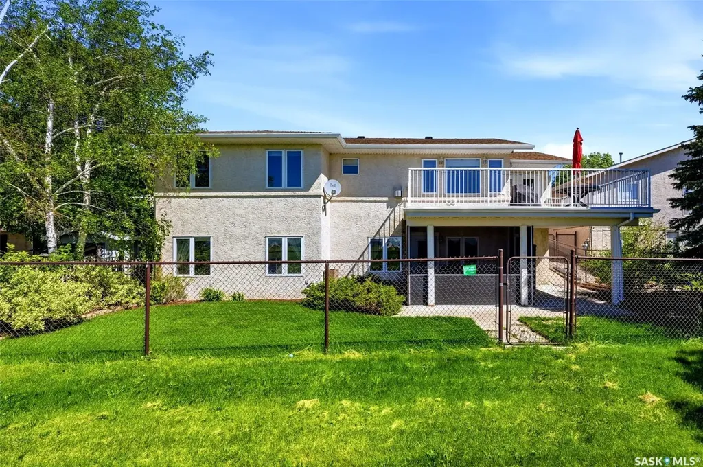3407 Bishop Crescent E Regina SK S4Z 1A1