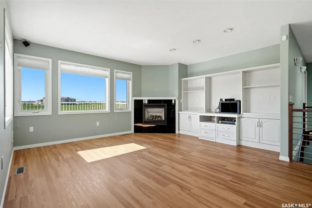 3407 Bishop Crescent E Regina SK S4Z 1A1