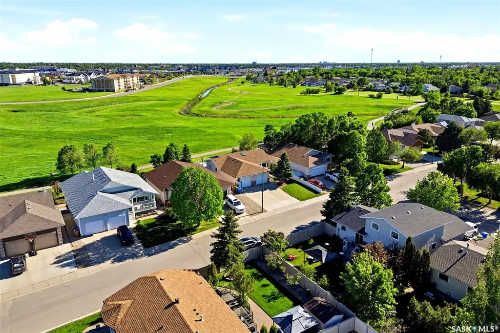 3407 Bishop Crescent E Regina SK S4Z 1A1
