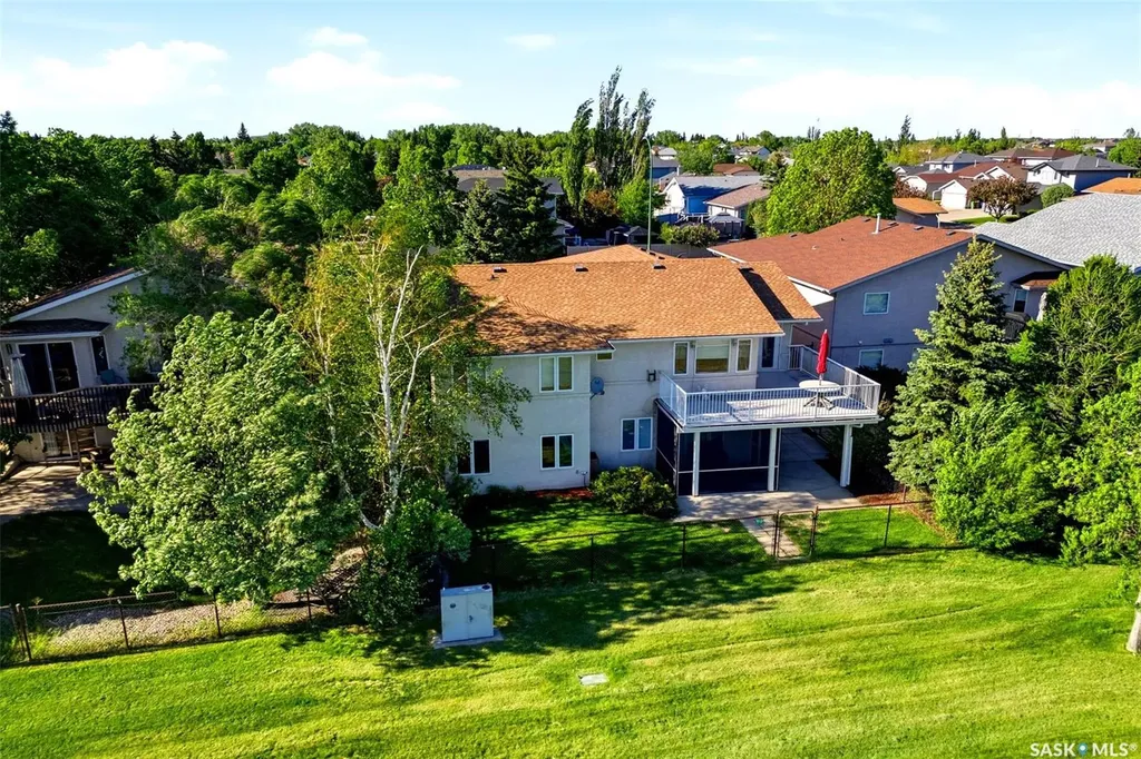3407 Bishop Crescent E Regina SK S4Z 1A1