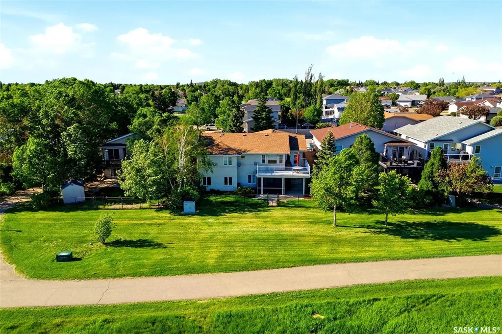 3407 Bishop Crescent E Regina SK S4Z 1A1