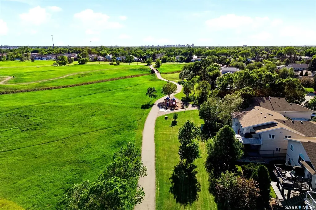 3407 Bishop Crescent E Regina SK S4Z 1A1