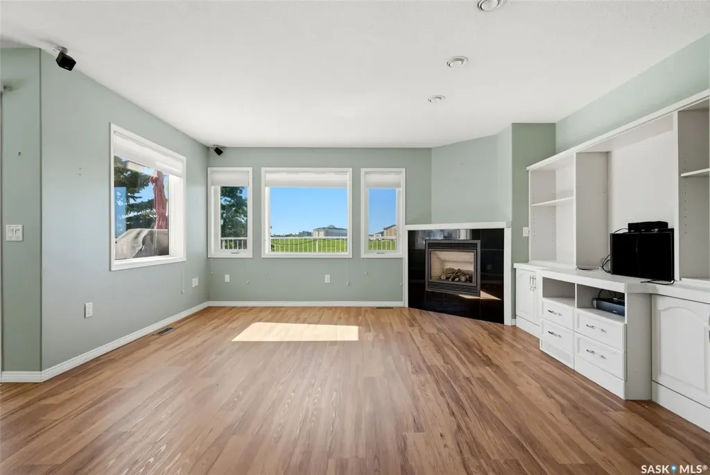 3407 Bishop Crescent E Regina SK S4Z 1A1