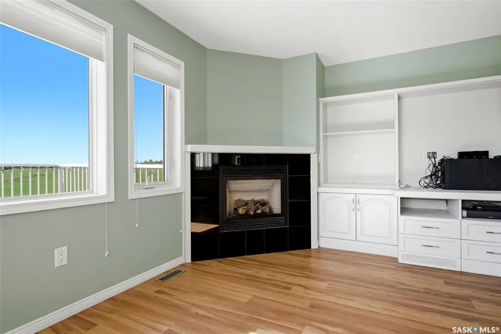3407 Bishop Crescent E Regina SK S4Z 1A1