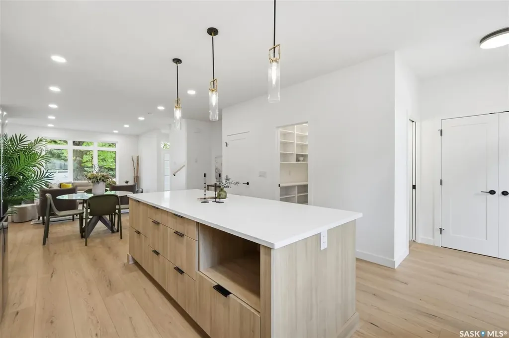 1516 Ewart Avenue S Saskatoon SK S7H 2K8