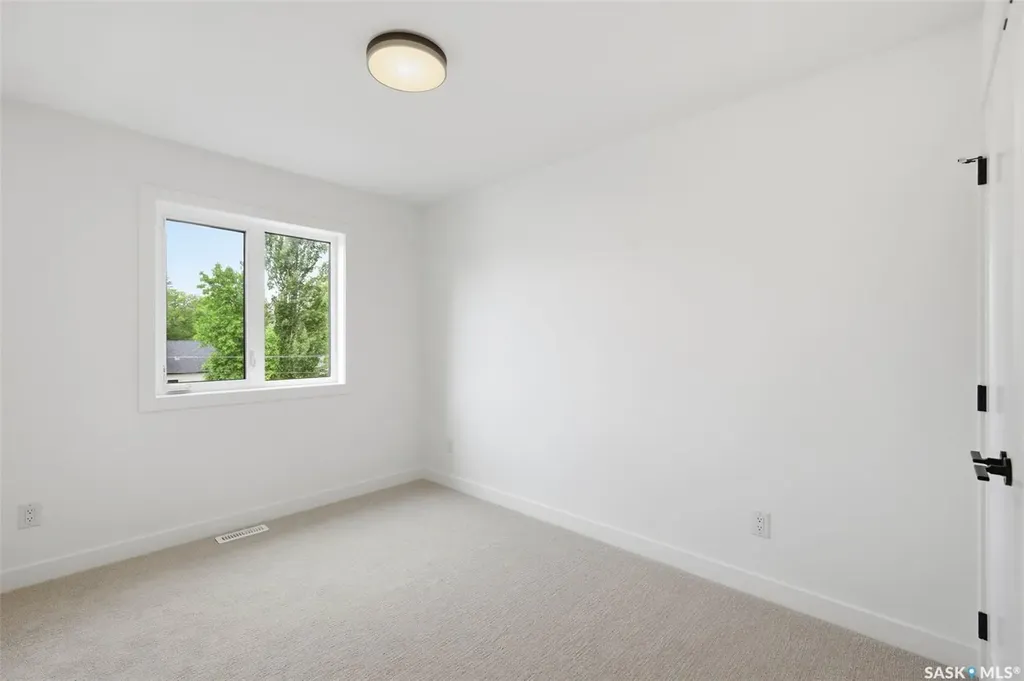 1516 Ewart Avenue Saskatoon SK S7H 2K8