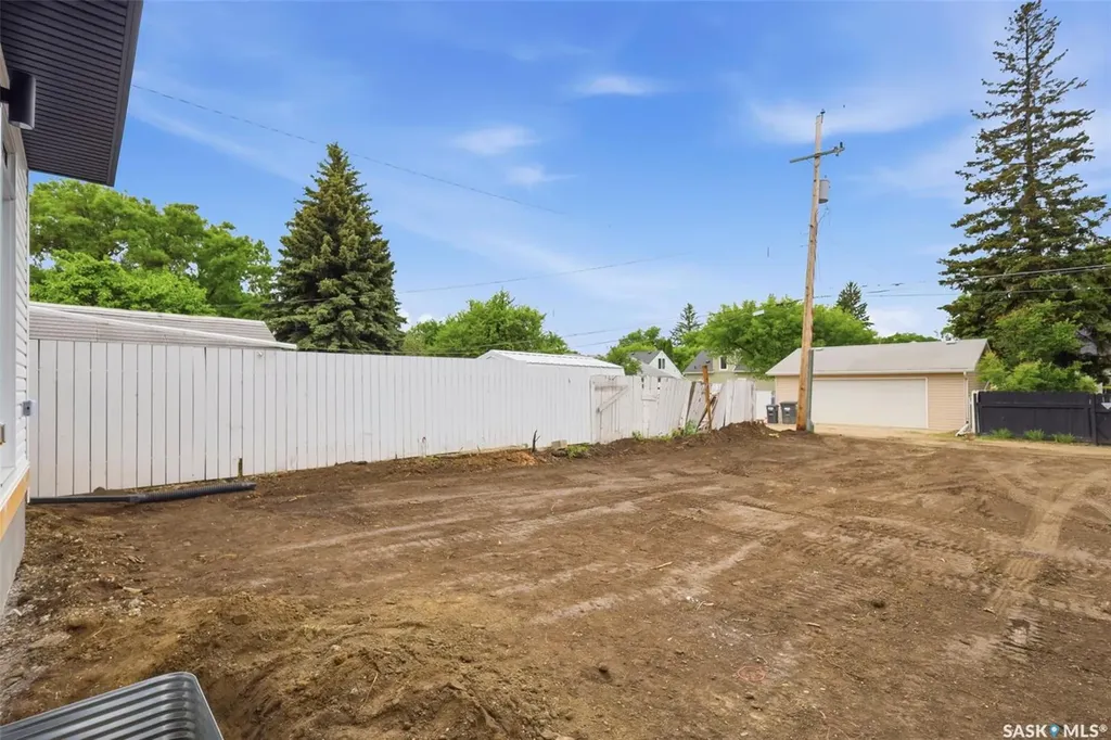 1516 Ewart Avenue S Saskatoon SK S7H 2K8