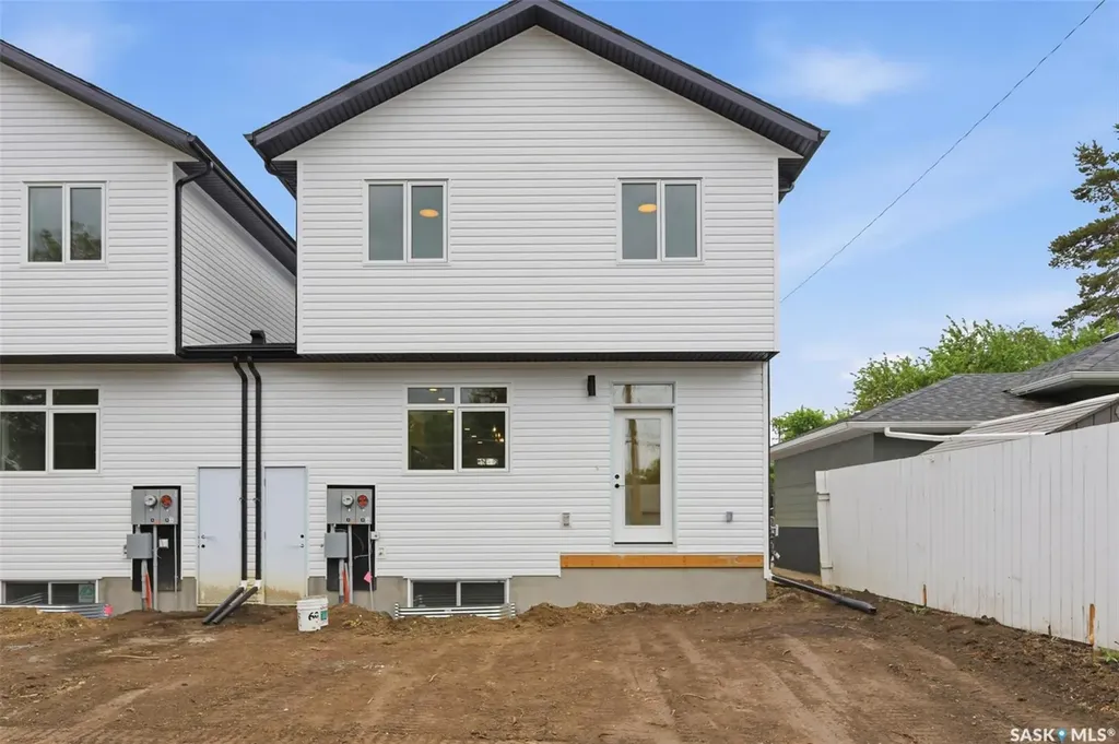 1516 Ewart Avenue S Saskatoon SK S7H 2K8