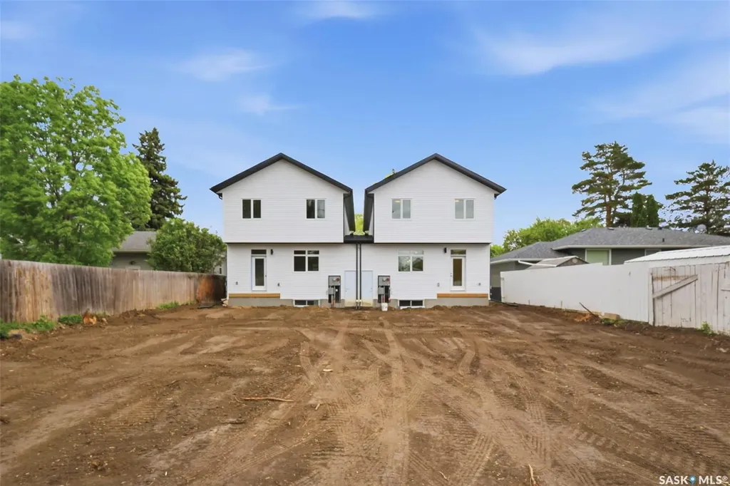 1516 Ewart Avenue S Saskatoon SK S7H 2K8