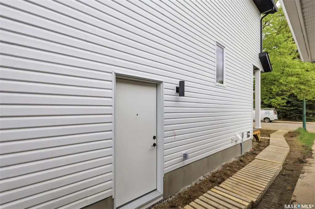 1516 Ewart Avenue S Saskatoon SK S7H 2K8