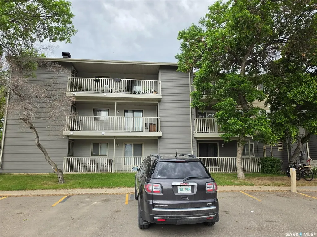 1121 Mckercher Drive Saskatoon SK S7H 5B8