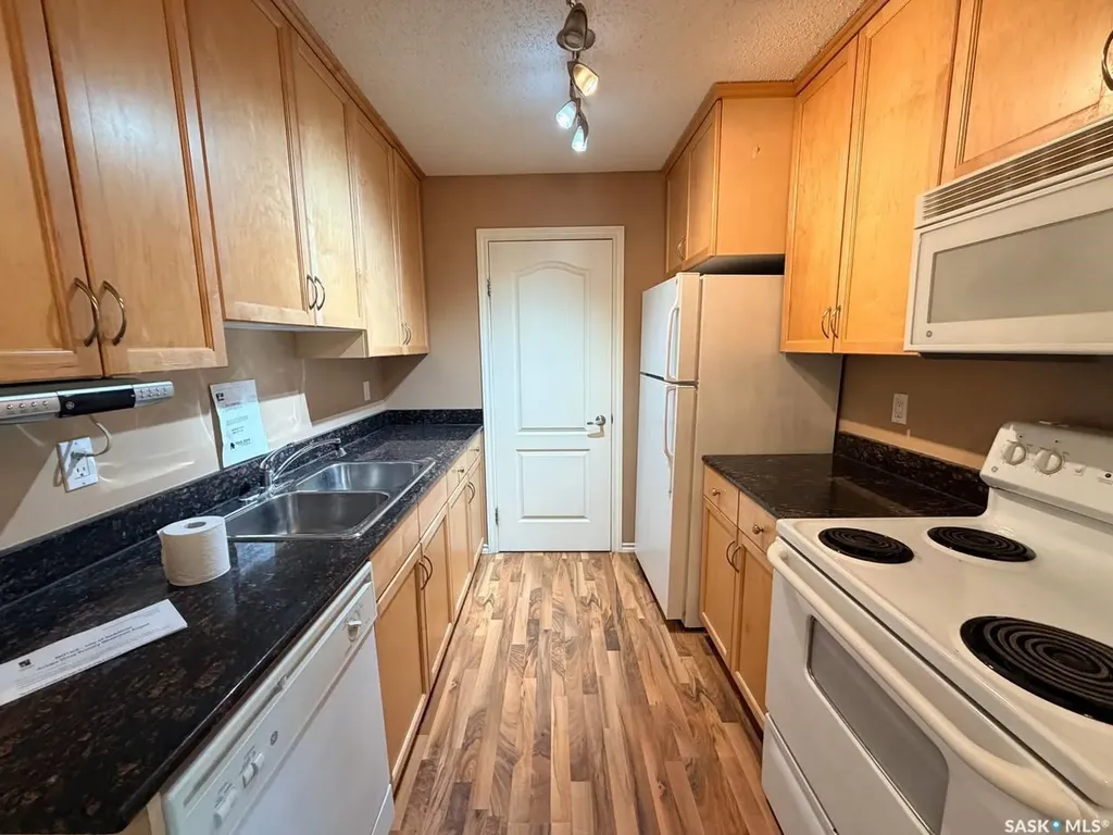 1121 Mckercher Drive Saskatoon SK S7H 5B8