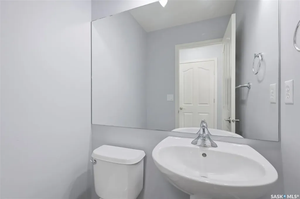 722 Lamarsh Lane Saskatoon SK S7W 1B6