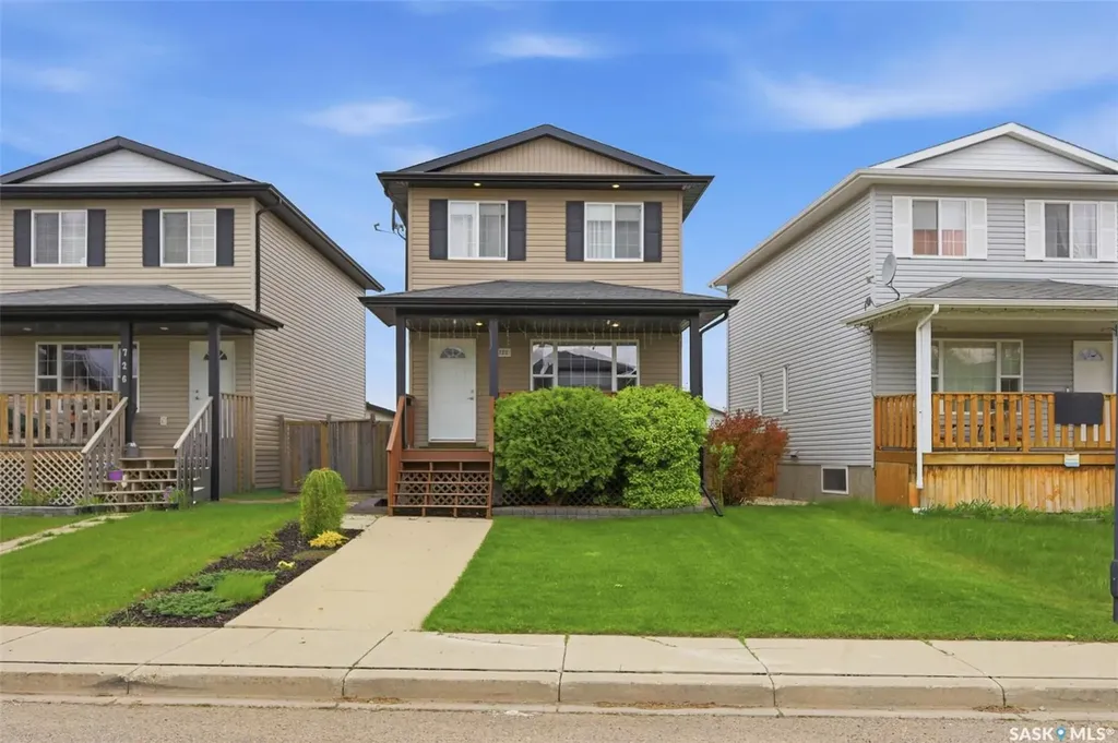 722 Lamarsh Lane Saskatoon SK S7W 1B6