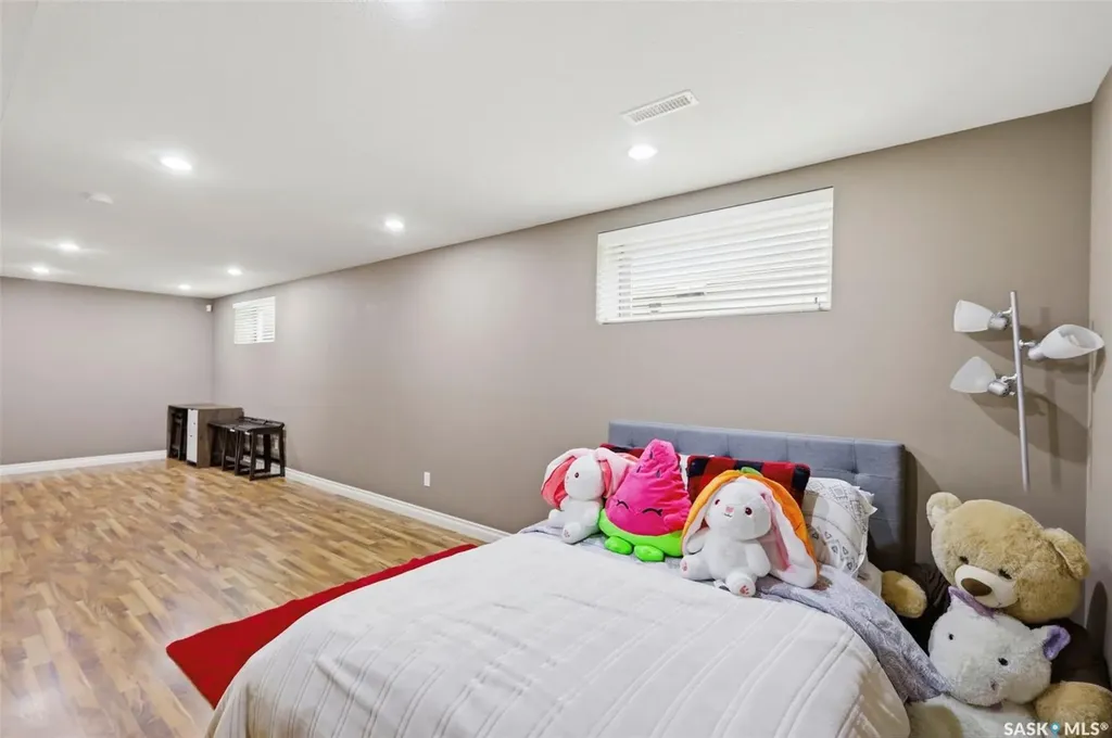 722 Lamarsh Lane Saskatoon SK S7W 1B6