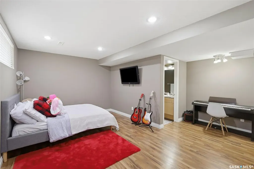 722 Lamarsh Lane Saskatoon SK S7W 1B6