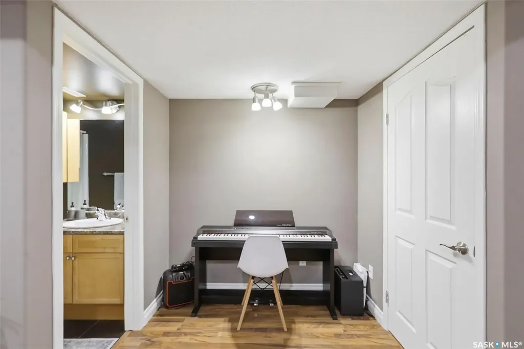 722 Lamarsh Lane Saskatoon SK S7W 1B6
