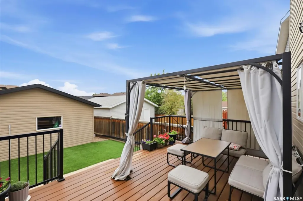 722 Lamarsh Lane Saskatoon SK S7W 1B6