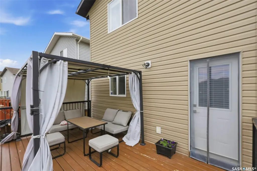 722 Lamarsh Lane Saskatoon SK S7W 1B6